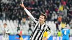Federico Chiesa menempati posisi teratas sebagai pemain Italia dengan biaya transfer termahal. Anak dari Enrico Chiesa ini baru dipermanenkan oleh Juventus dari Fiorentina dengan biaya 40 juta euro alias Rp608 miliar pada bursa transfer musim panas 2022 ini. (AFP/Isabella Bonotto)