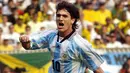 2. Ariel Ortega - Gelandang mungil ini memang memiliki permainan mirip Maradona, meski agak sedikit bermain sedikit ke tengah. Namun prestasinya jauh dari yang dicapai sang mega bintang Maradona. (AFP/Pedro Ugarte)