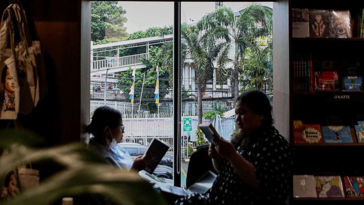 FOTO: Menjajal Ruang Baca Baru di Sudut Jakarta, Bisa Belanja Buku sambil Ngopi