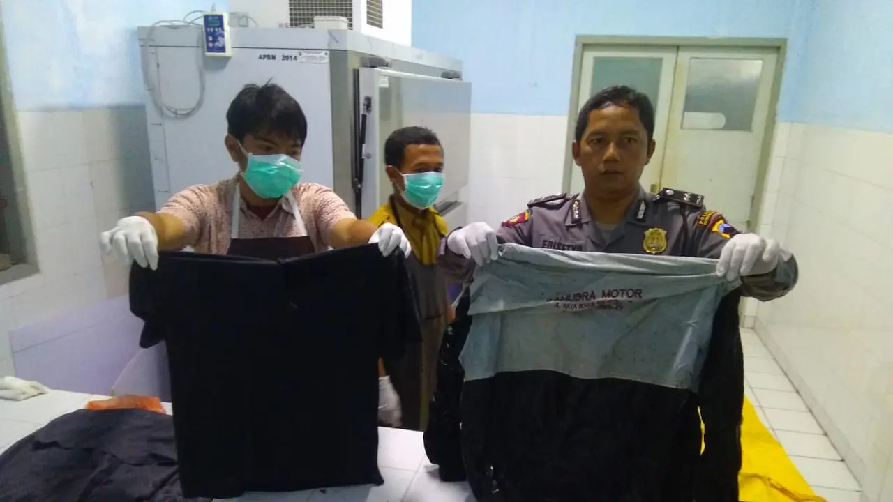 Satu jaket dealer motor ditemukan di sebelah jasad yang ditemukan di Puncak Gunung Sumbing. (Foto: Liputan6.com/Polsek Kalikajar/Muhamad Ridlo)