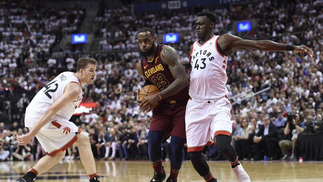 Aksi LeBron James saat Cavaliers Kalahkan Raptors di Gim Pertama Play-off NBA