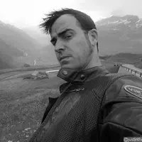 Justin Theroux (via aceshowbiz.com)