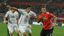 Laga Austria vs Serbia menjadi memiliki arti penting bagi Marko Arnautovic (merah). (Bola.com/Reza Khomaini)