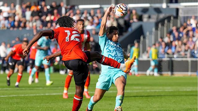Foto: Daftar Tiga Wasit Premier League yang Terdepak ke Championship setelah Keputusannya Terbukti Menzolimi Wolverhampton Wanderers