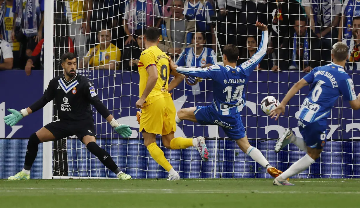 Kemenangan itu sekaligus memastikan Blaugrana menjadi juara La Liga Spanyol musim ini. (AP Photo/Joan Monfort)