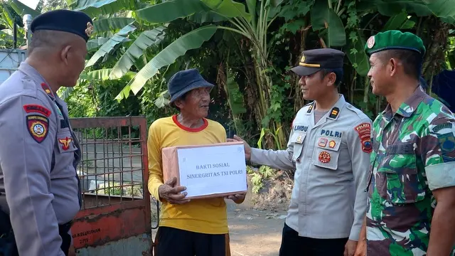 Sosialisasi dan bakti sosial TNI dan Polri di Pemalang. (Foto: Liputan6.com/Polres Pemalang)