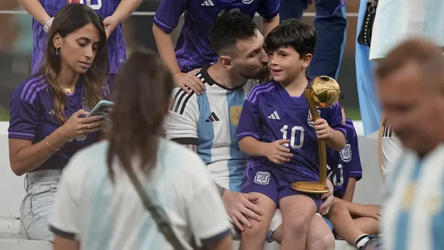 Foto: Kemesraan Lionel Messi Bersama Keluarganya saat Rayakan Gelar Juara Piala Dunia 2022