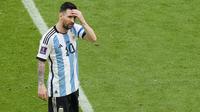 Lionel Messi berlatih terpisah menjelang pertandingan Argentina melawan Meksiko pada Grup C Piala Dunia 2022 di Lusail Iconic Stadium, Lusail, Qatar, Minggu, 27 November 2022. (AP Photo/Luca Bruno)