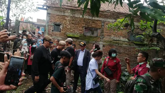 [Fimela] Suasana Bongkar Makam Lina Mantan Istri Sule