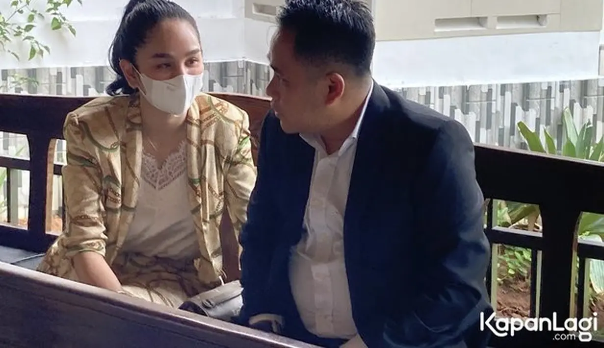 Selebgram itu hadir didampingi oleh kuasa hukumnya, Acong Latief mengaku tak ingin lagi mediasi. Ia mengaku sudah mantap untuk bercerai. [Foto: ©KapanLagi.com/Nuzulur Rakhmah]