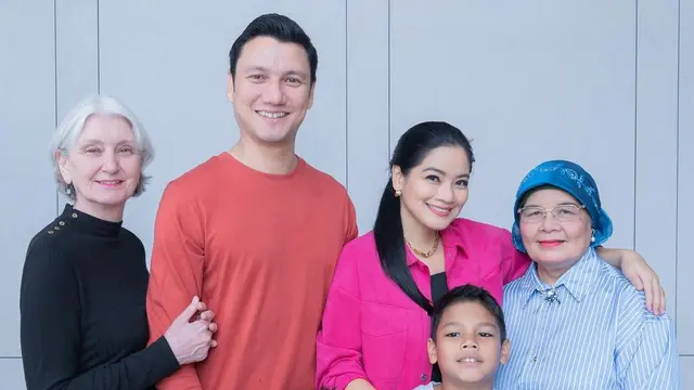 Titi Kamal dan keluarga (instagram Titi Kamal)