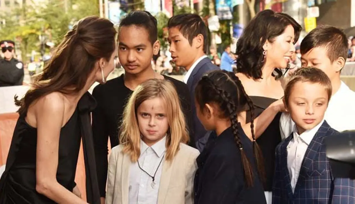 Seperti melansir dari Hollywoodlife.com, Rabu (8/11), seorang sumber mengatakan Pitt sudah lama tidak bertemu dengan anak-anaknya. Bahkan sudah 500 hari Pitttak pernah bersama anak-anaknya di depan umum. (AFP/Alberto E.Rodriguez)