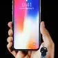 Tamplilan iPhone X saat peluncuran di Steve Jobs Theatre, California, Selasa (12/9). iPhone X hadir dengan teknologi Super Retina pada layar berdiagonal 5,8 inci dan desain layar OLED tanpa tombol tengah dibawahnya. (AP Photo/Marcio Jose Sanchez)