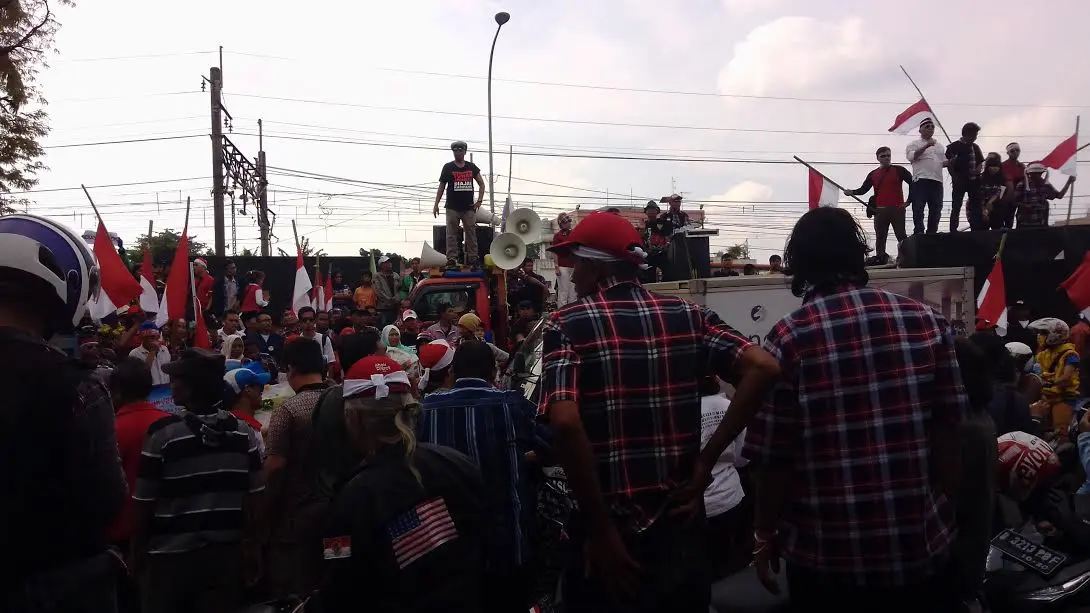 Pendukung Basuki Tjahaja Purnama atau Ahok di Rutan Cipinang (Liputan6.com/ Moch Harun Syah)