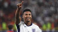 Penyerang Inggris, Ollie Watkins merayakan gol yang dicetaknya ke gawang Belanda pada semifinal Euro 2024, Kamis (11/7/2024) dini hari WIB. (Friso Gentsch/dpa via AP)