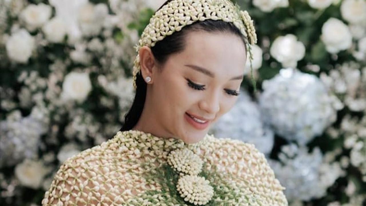 7 Potret Tasyakuran 7 Bulan Kehamilan Zaskia Gotik, Penuh Kebahagiaan