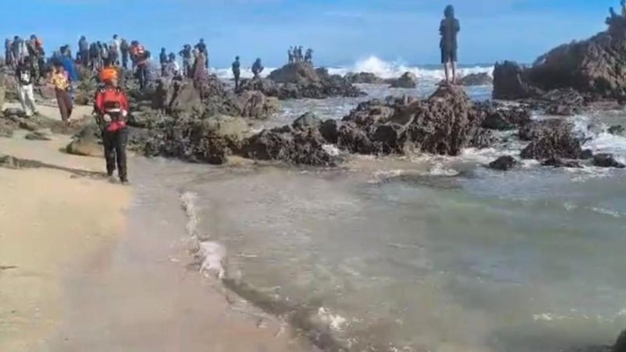 Tim SAR Banten Cari Warga China Terseret Arus Kuat di Pantai Cibobos Lebak