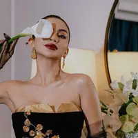 8 Potret Ariel Tatum Berbalut Outfit Etnik Modern, Visual Memikat Penuh Pesona (instagram/@arieltatum)