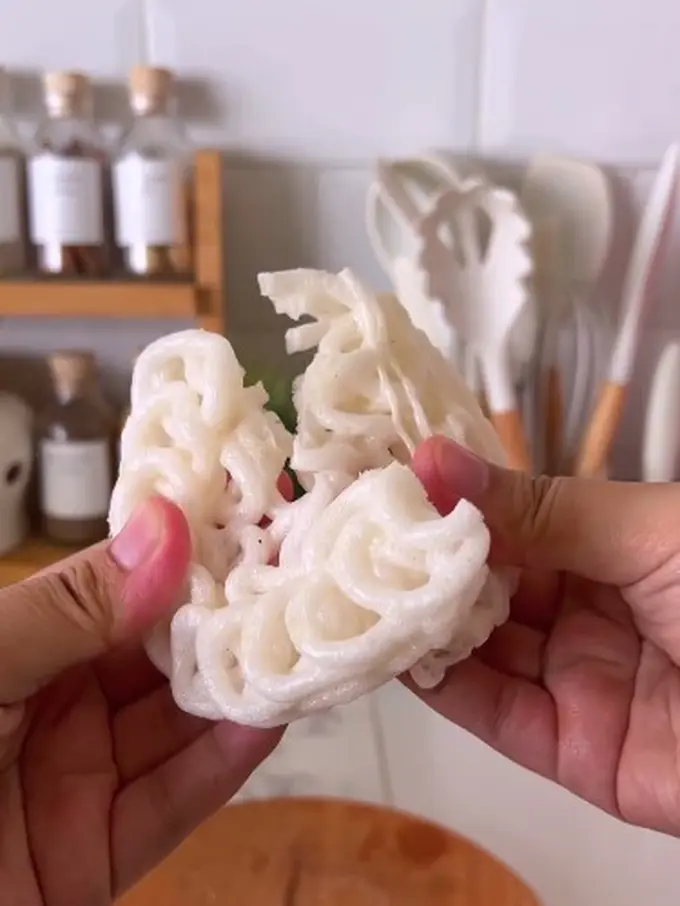 Tanpa Oven, Ini Cara Agar Kerupuk Melempem Bisa Renyah Lagi