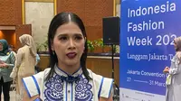 Sosialita Novita Emilda di Indonesia Fashion Week (IFW) 2024.