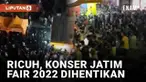 Kericuhan terjadi di Konser Jatim Fair 2022 di Grand City, Surabaya (8/10/2022). Polisi terekam berhadapan dengan massa di luar area konser. Insiden terjadi saat Tipe-X tampil dengan lagu 'Sakit Hati'.