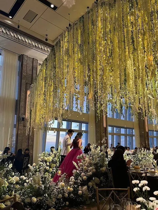 Kabar kehamilan anak keduanya diumumkan Chen setelah mendaftarkan pernikahannya dengan istrinya pada Januari 2020. Chen, yang menyambut putri pertamanya pada bulan April tahun yang sama, melahirkan putri keduanya pada bulan Januari tahun lalu saat bertugas di militer, dan menjadi ayah dari dua anak. [Twitter]