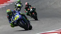 Aksi pembalap Movistar Yamaha, Valentino Rossi pada balapan MotoGP Austin 2017. (Crash)