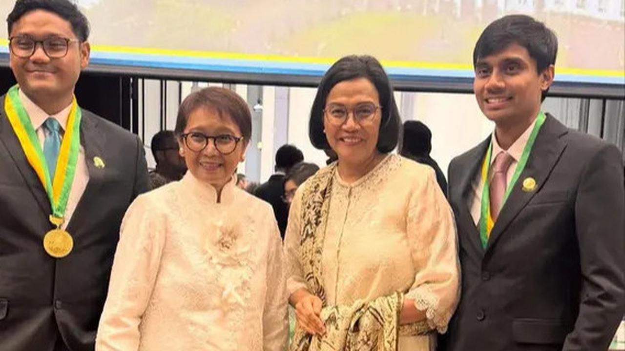 Kompak dan Elegan, Sri Mulyani dan Retno Marsudi Hadiri Wisuda Anak Berkebaya Putih
