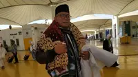 Ali Vickry, jemaah haji asal Sumenep yang membawa kain kafan. Liputan6.com/Nurmayanti