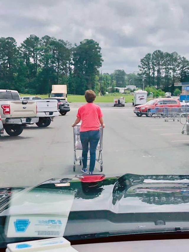 Kelakuan Orang-orang yang Menjengkelkan di Ruang Publik, Bikin Kesal. (Sumber: Boredpanda)