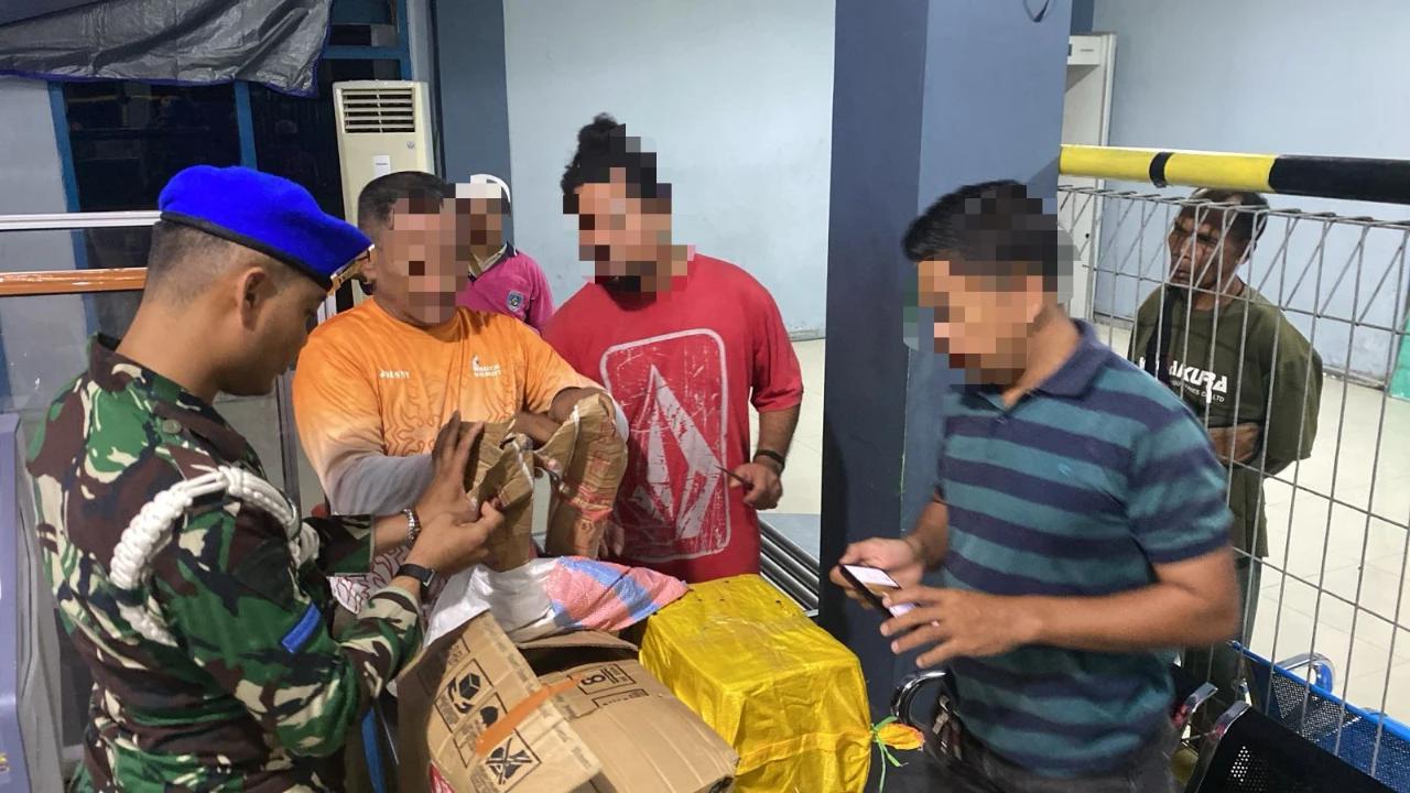 Gagalkan Penyelundupan Satwa Dilindungi, TNI AL Amankan Burung Nuri Endemik Maluku di Pelabuhan Yos Soedarso Ambon