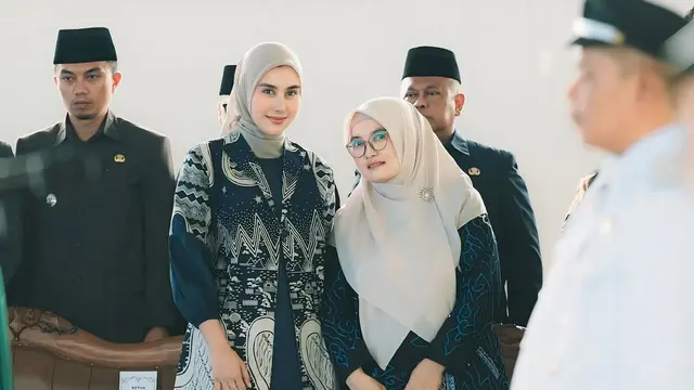 Outfit Ibu Pejabat Syahnaz Sadiqah (Foto: Instagram @syahnazs)