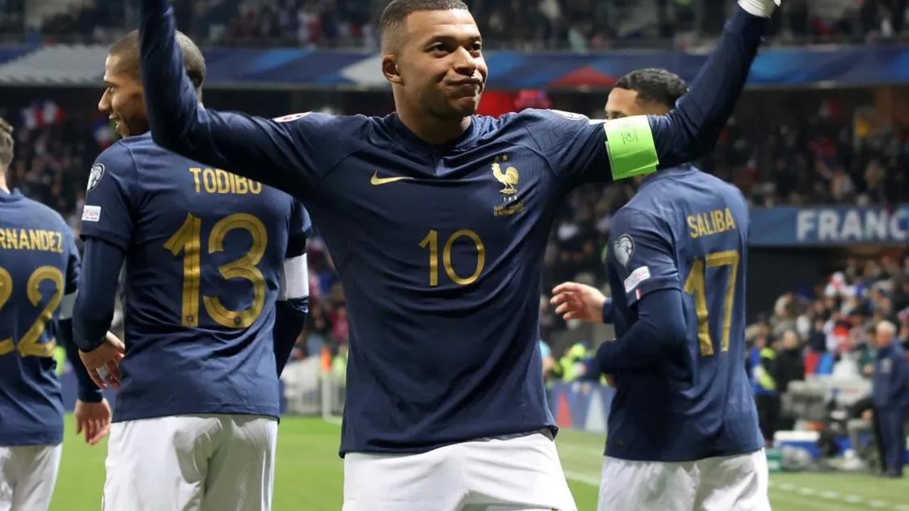 Untuk sang kapten Mbappe yang jadi bintang bagi Le Blues sukses mencetak tiga gol dan dua assist pada duel lawan Gibraltar.