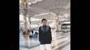Dalam foto yang diunggah ke akun Instagramnya, Stuart Collin tampak mengenakan busana muslim berwarna hitam. (instagram.com/stuartcollin)