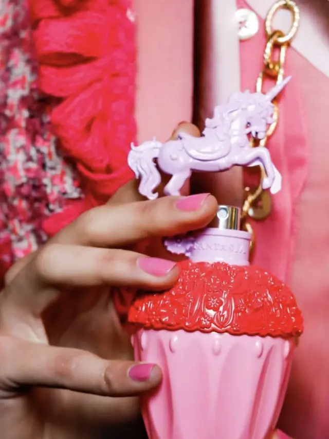 Anna Sui Fantasia Pop Up Surprise