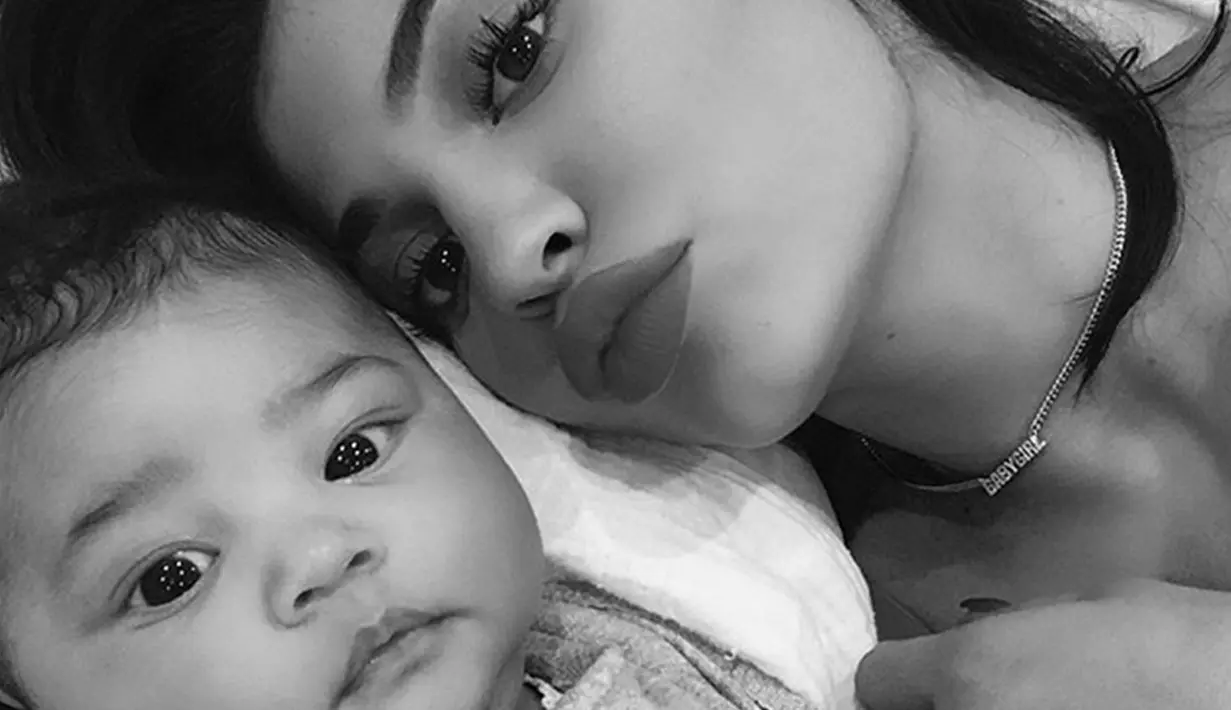 Kylie Jenner mulai terbuka mengenai kehidupannya sebagai ibu dalam sebuah wawancara. (instagram/kyliejenner)