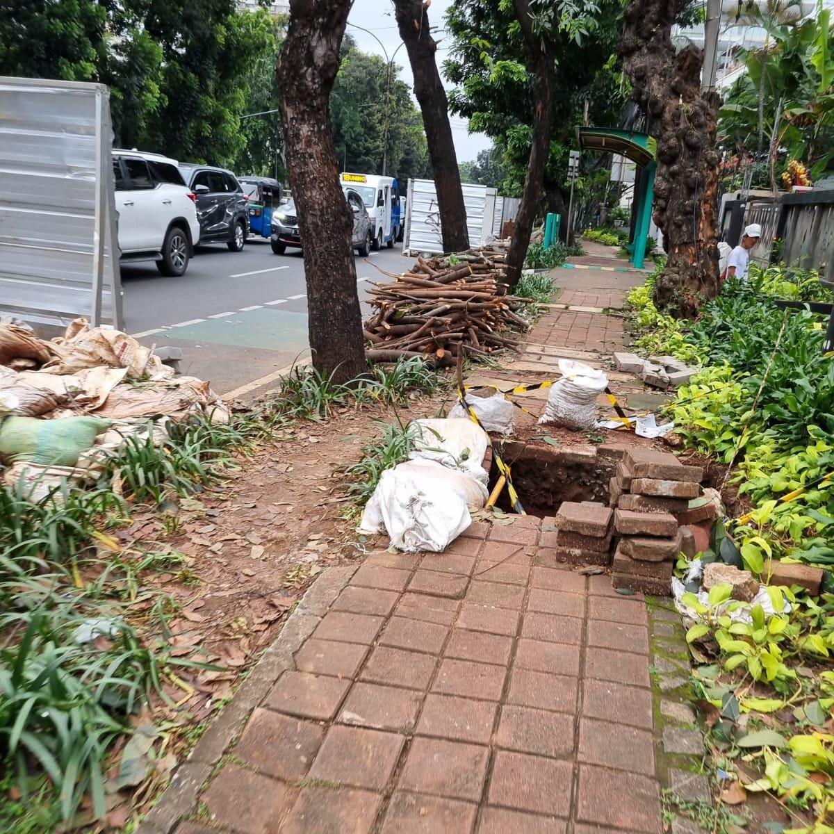 proyek galian jalan di Saharjo Tebet