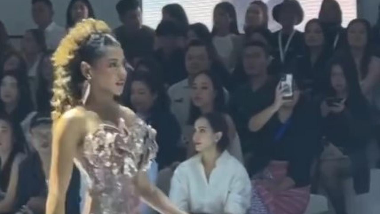 7 Potret Zsa Zsa Utari Jadi Model di JFW, Banjir Pujian - Disebut Catwalknya Setara dengan Miss Universe