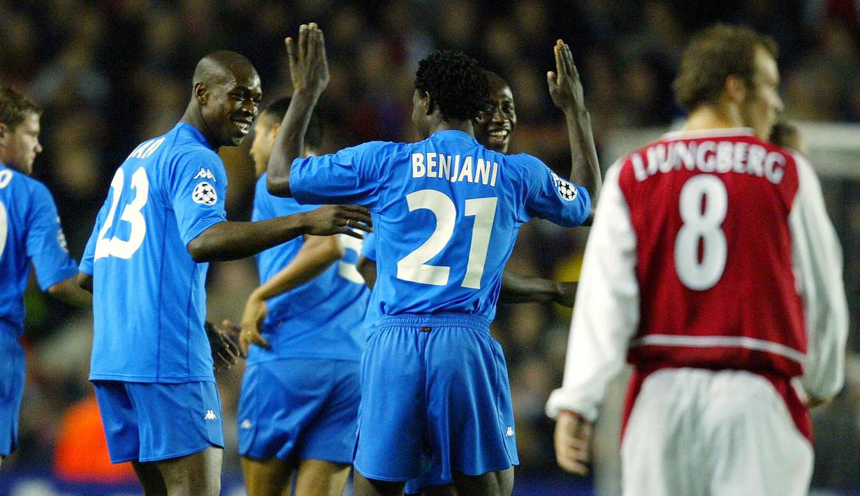 AJ Auxerre pernah menaklukkan Arsenal 2-1 pada Liga Champions musim 2002/2003. Momen itu terjadi pada laga matcday ke-4 Grup A saat AJ Auxerre bertandang ke markas Arsenal di Highbury (22/10/2002). Dua gol AJ Auxerre dicetak oleh Olivier Kapo dan Khalilou Fadiga, sementara satu-satunya gol The Gunners dicetak oleh Nwankwo Kanu. (AFP/Odd Andersen)