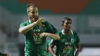 Pemain PSS Sleman, Mario Maslac (kiri), merayakan gol yang dicetaknya ke gawang Arema FC pada BRI Liga 1 2021/2022, Minggu (19/9/2021) WIB. (Bola.com/M. Iqbal Ichsan)