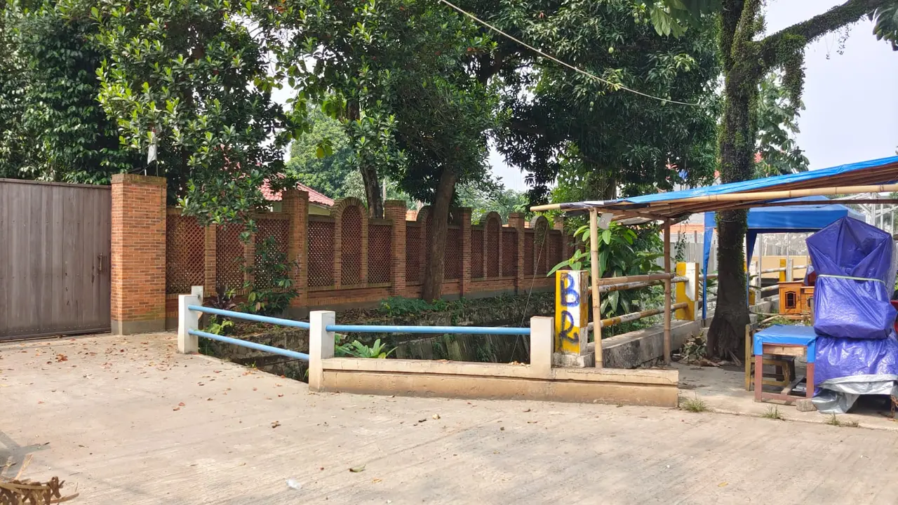 Rumah diduga milik Pimpinan Ponpes Al Zaytun di Jalan Raya Krukut, Kecamatan Limo, Kota Depok.