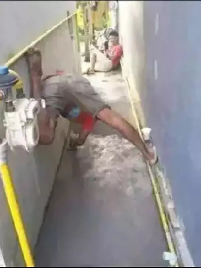 Aksi Ektrem Tukang Bangunan