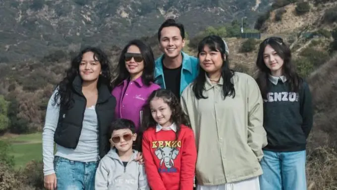 Potret Keluarga Andhika Pratama dan Ussy Sulistiawaty ke Amerika Serikat (credit: https://www.instagram.com/ussypratama/).