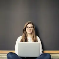 Deretan zodiak introvert ini paling menikmati bekerja di rumah selama pandemi. (pexels/andrea piacquadio).