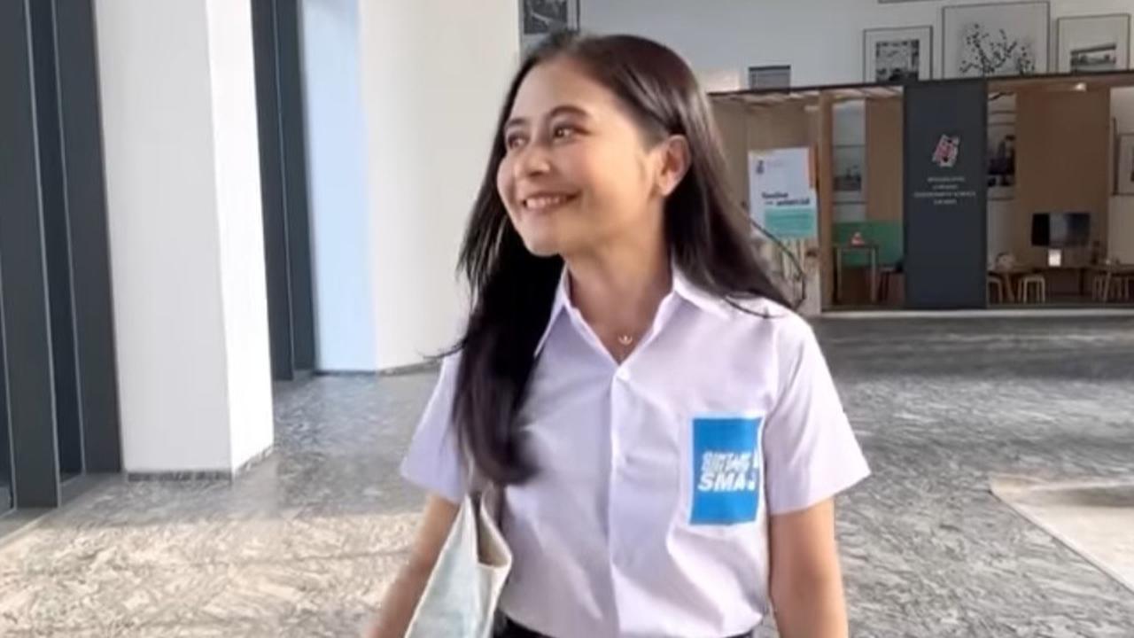 Masih Cocok! 5 Potret Prilly Latuconsina Tampil Mengenakan Seragam SMA Bikin Heboh, Netizen 'Primadona Sekolah