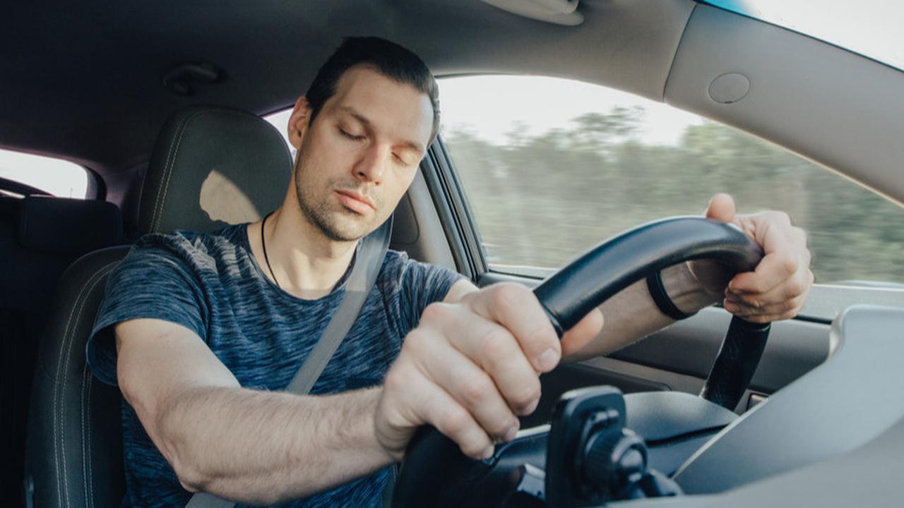 Cara Mencegah Microsleep Saat Berkendara Jarak Jauh