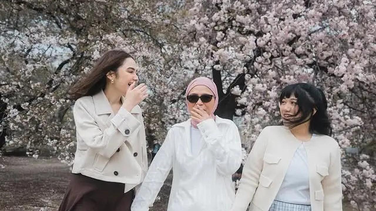 7 Foto Kedekatan Syifa Hadju dan Ibunda, Mimpi Setiap Anak Perempuan