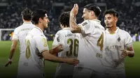 Kevin Diks dalam uji coba pramusim timnya, Borussia Monchengladbach, melawan Valencia di Borussia-Park, Minggu (3-8-2025). (Dok.borussia.com)