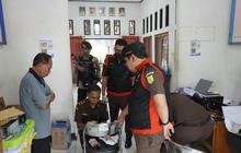 Kejari Flores Timur Sita Ribuan Barang Bukti, Usut Dugaan Korupsi BKPSDMD Flores Timur Tahun Anggaran 2023-2025