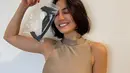 Sambill memegang rambut yang sudah terpangkas di dalam plastik zip lock rapi, perempuan 30 tahun itu mengaku ingin mendonasikan sisa rambut miliknya kepada para pasien kanker.